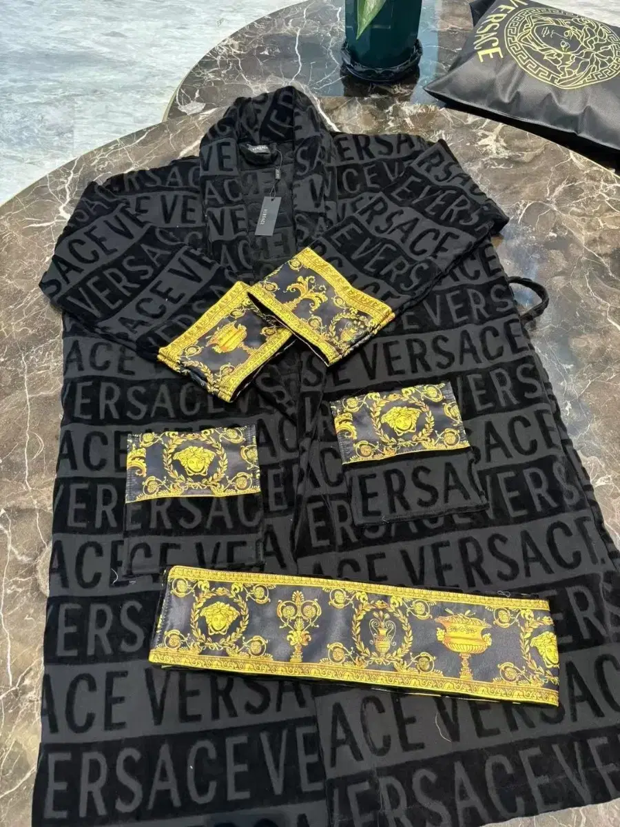 Versace  베르사체   메두사   barque 목욕가운